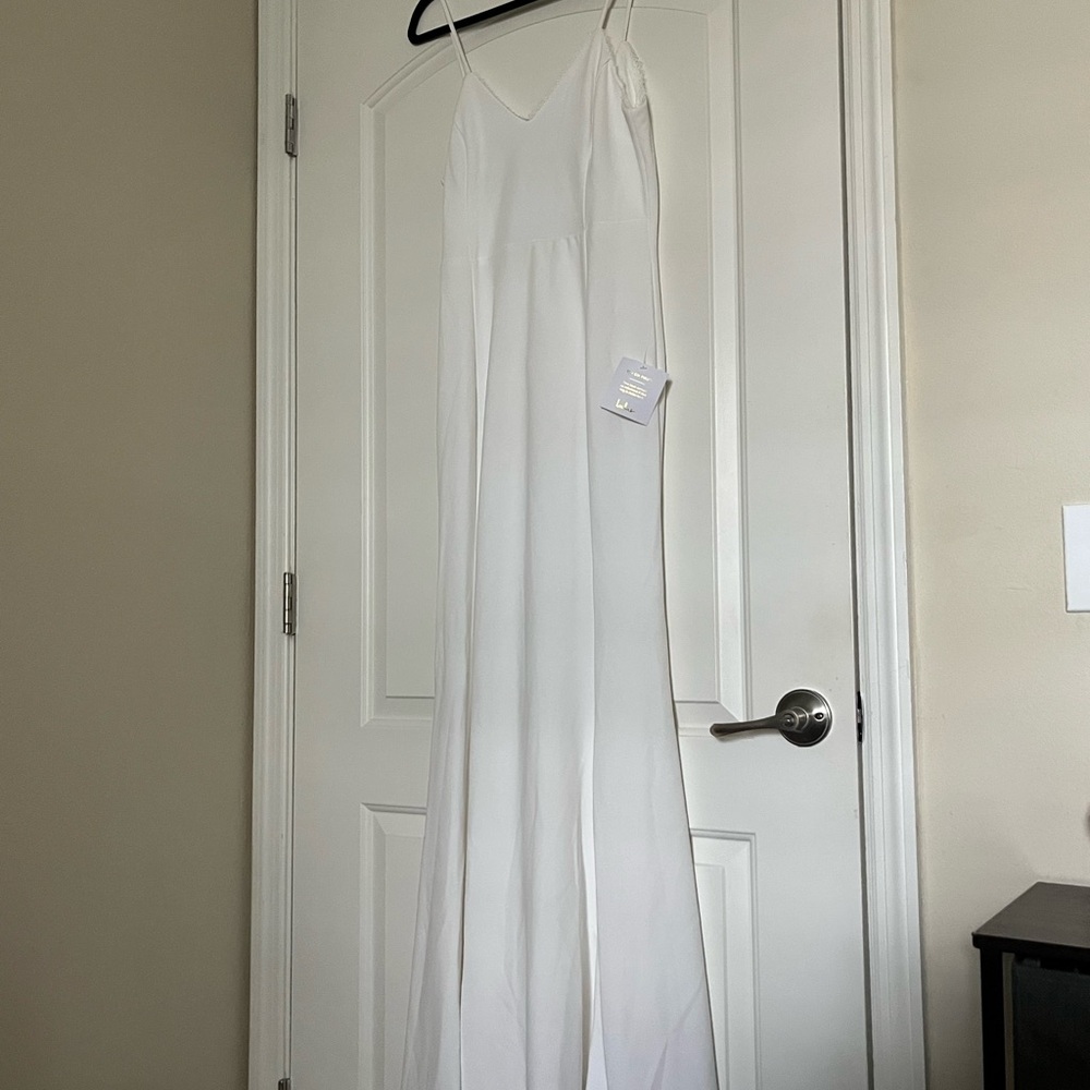Lulu's White Sleeveless V-Neck Bridal Gown